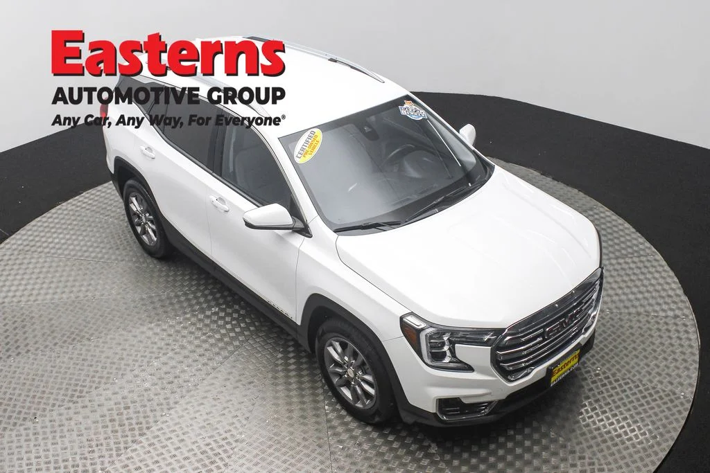 Used 2023 White GMC SLT image 3