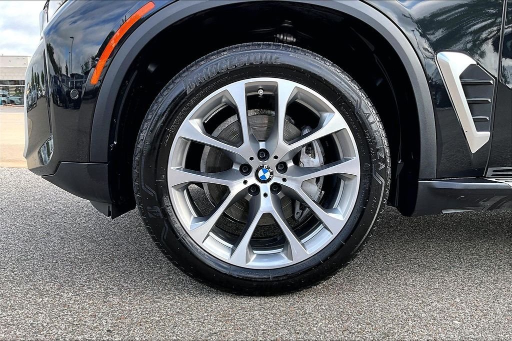 Used 2025 Black BMW sDrive40i image 8