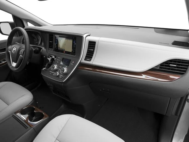 Used 2017 Blizzard Pearl Toyota XLE Premium image 16