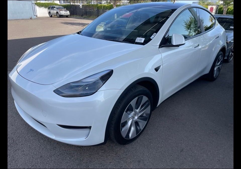 Used 2023 White Tesla Long Range image 27