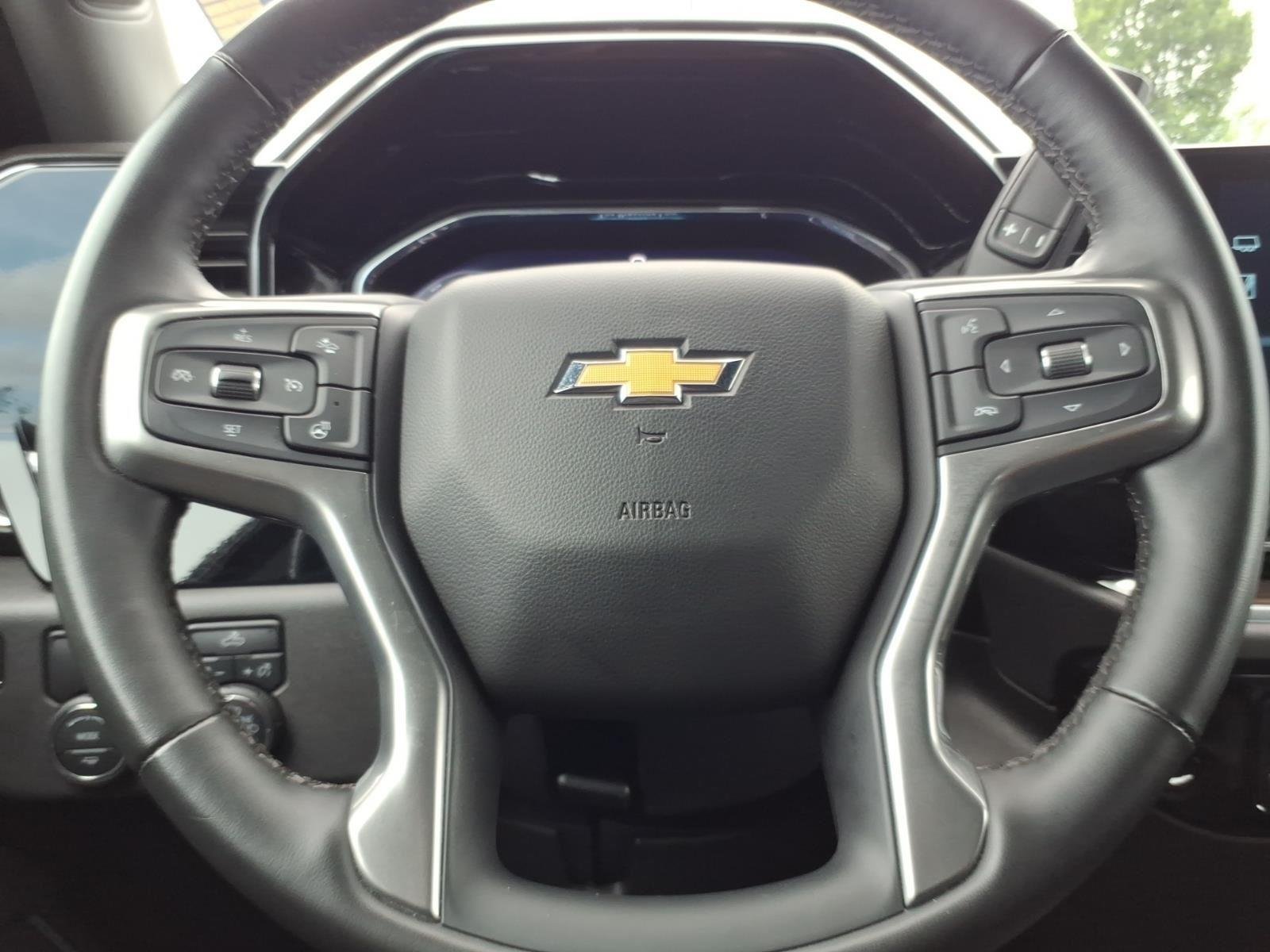Used 2025 Sterling Gray Metallic Chevrolet LT image 27