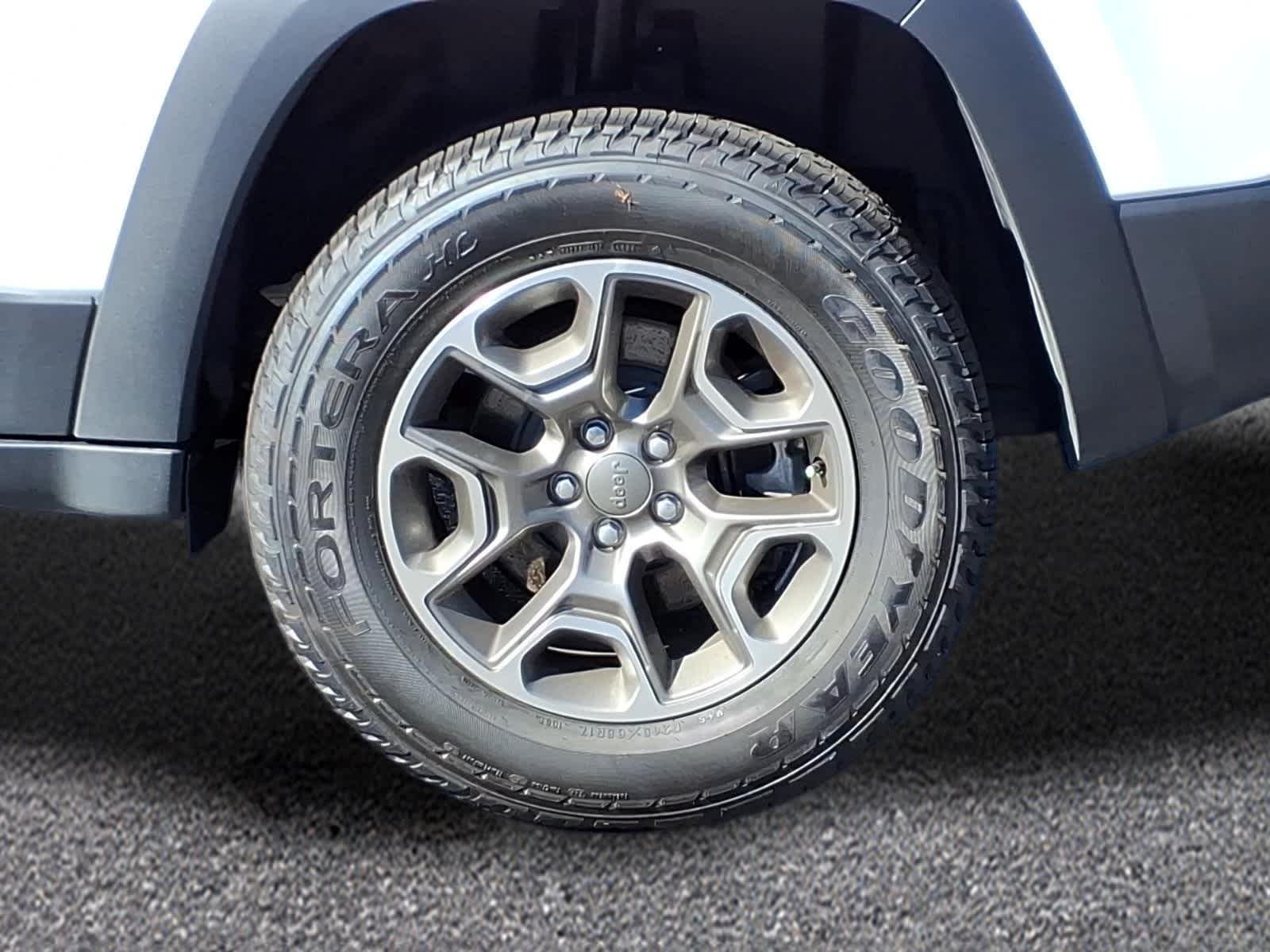 Used 2022 Bright White Clearcoat Jeep Trailhawk image 3