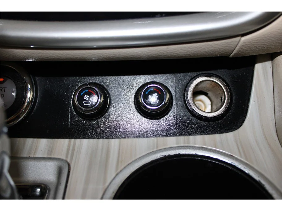 Used 2017 Pearl White Nissan Platinum image 33