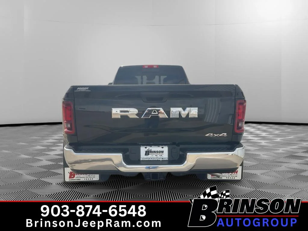New 2026 Diamond Black Crystal Pearl-Coat Exterior Paint RAM Tradesman image 4