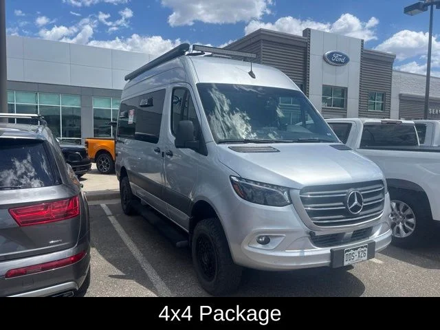 Used 2022  Mercedes-Benz Cargo 144 WB image 3