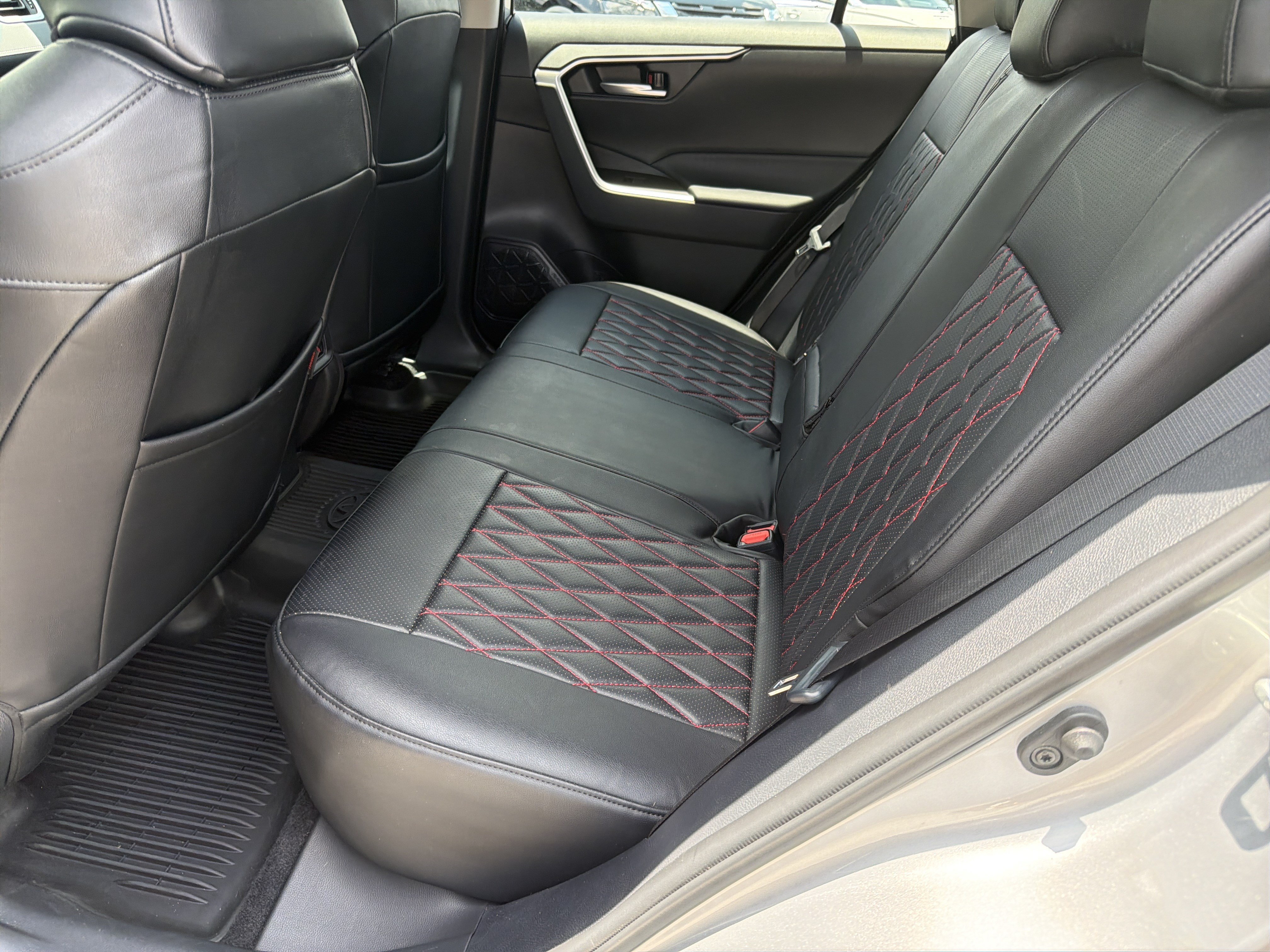 2024 Toyota Venza LE - Photo 31