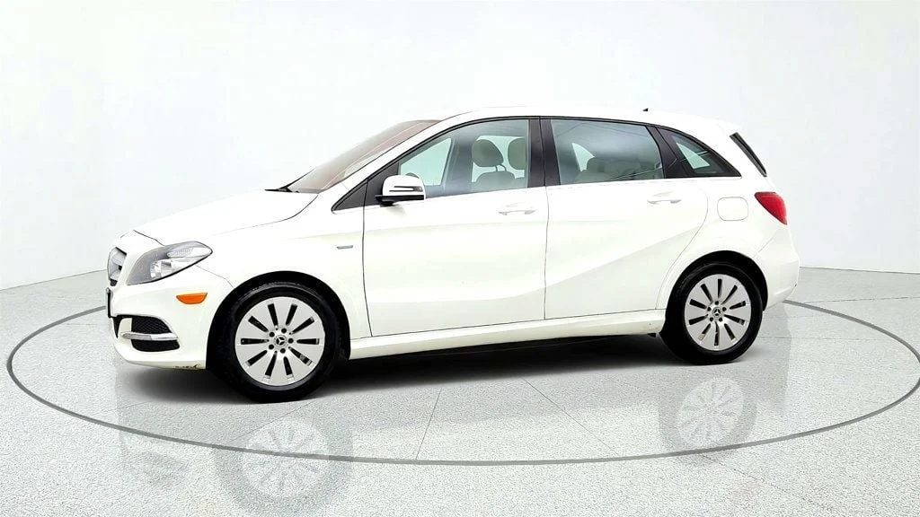 Used 2017 Cirrus White Mercedes-Benz B-Class B 250e Hatchback w/ Heated Seats & Blind Spot Assist image 8