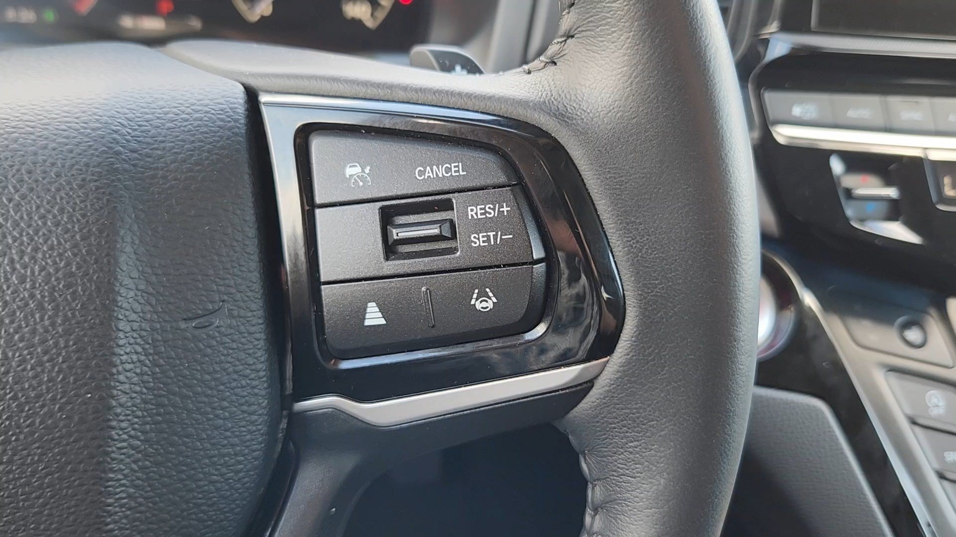2025 Honda Odyssey Touring - Photo 14