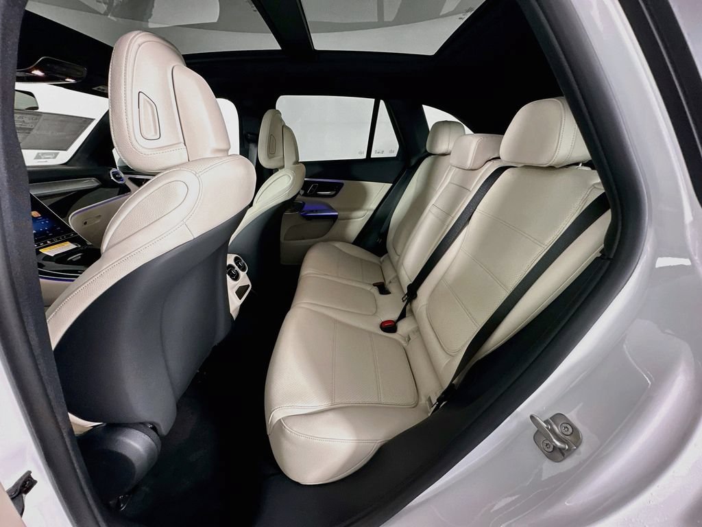 New 2027 MANUFAKTUR Moonlight White Metallic Mercedes-Benz GLC 350e image 60