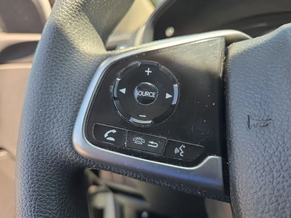 Used 2017  Honda LX image 25