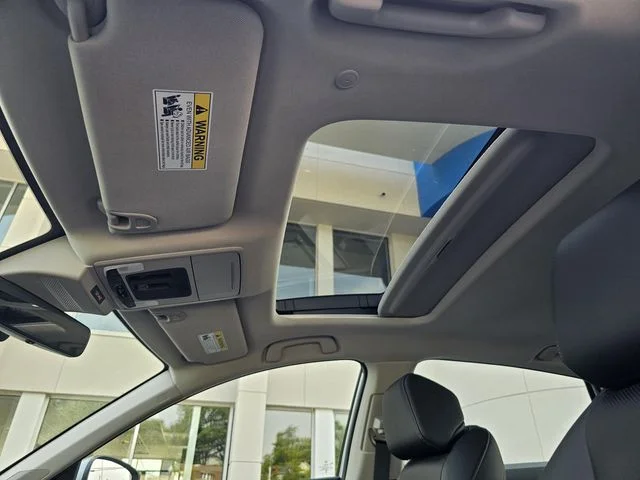 New 2026 Platinum White Pearl Honda Touring image 18