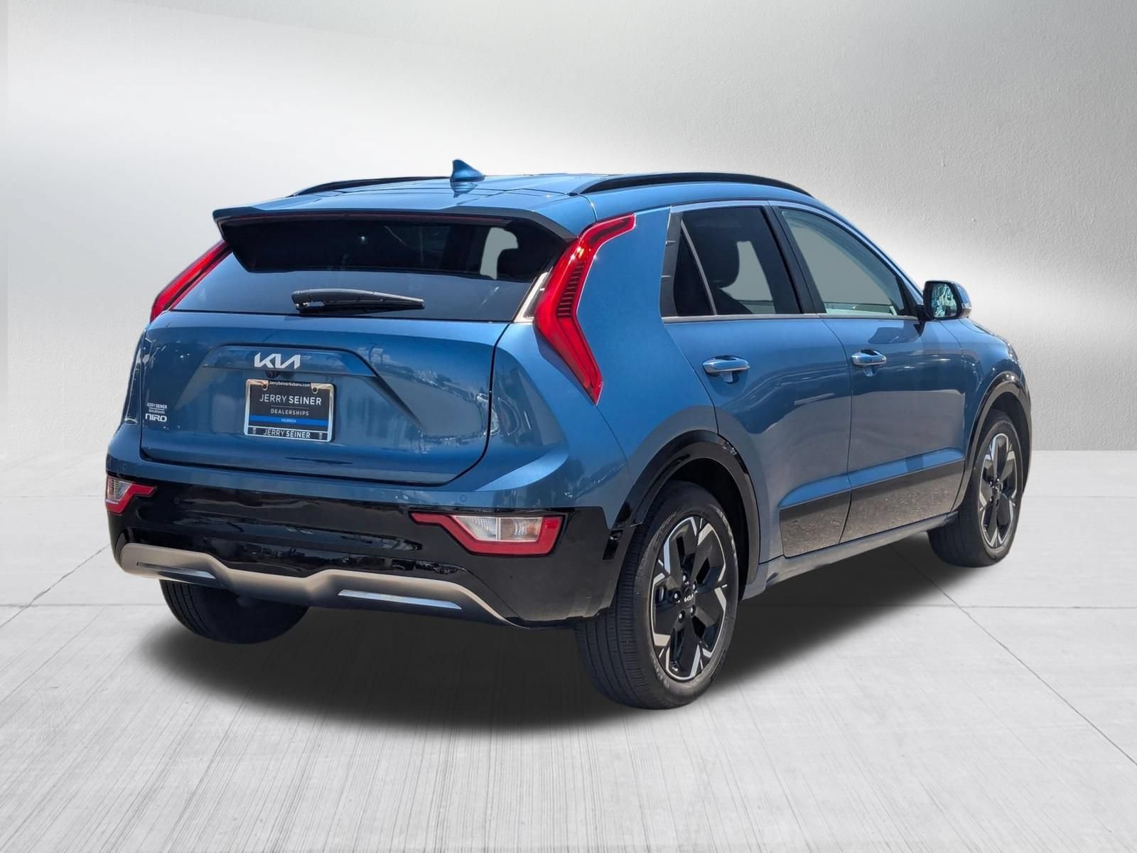 Used 2023 Mineral Blue Kia Wind image 5