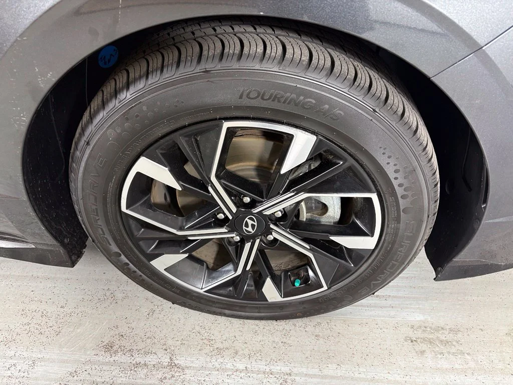 Used 2024 Gray Hyundai SEL image 10