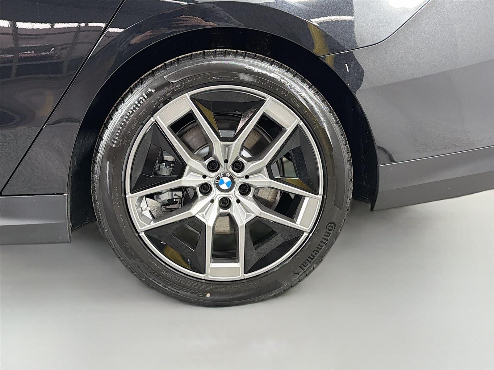 New 2026 Black Sapphire Metallic BMW 530i xDrive image 31