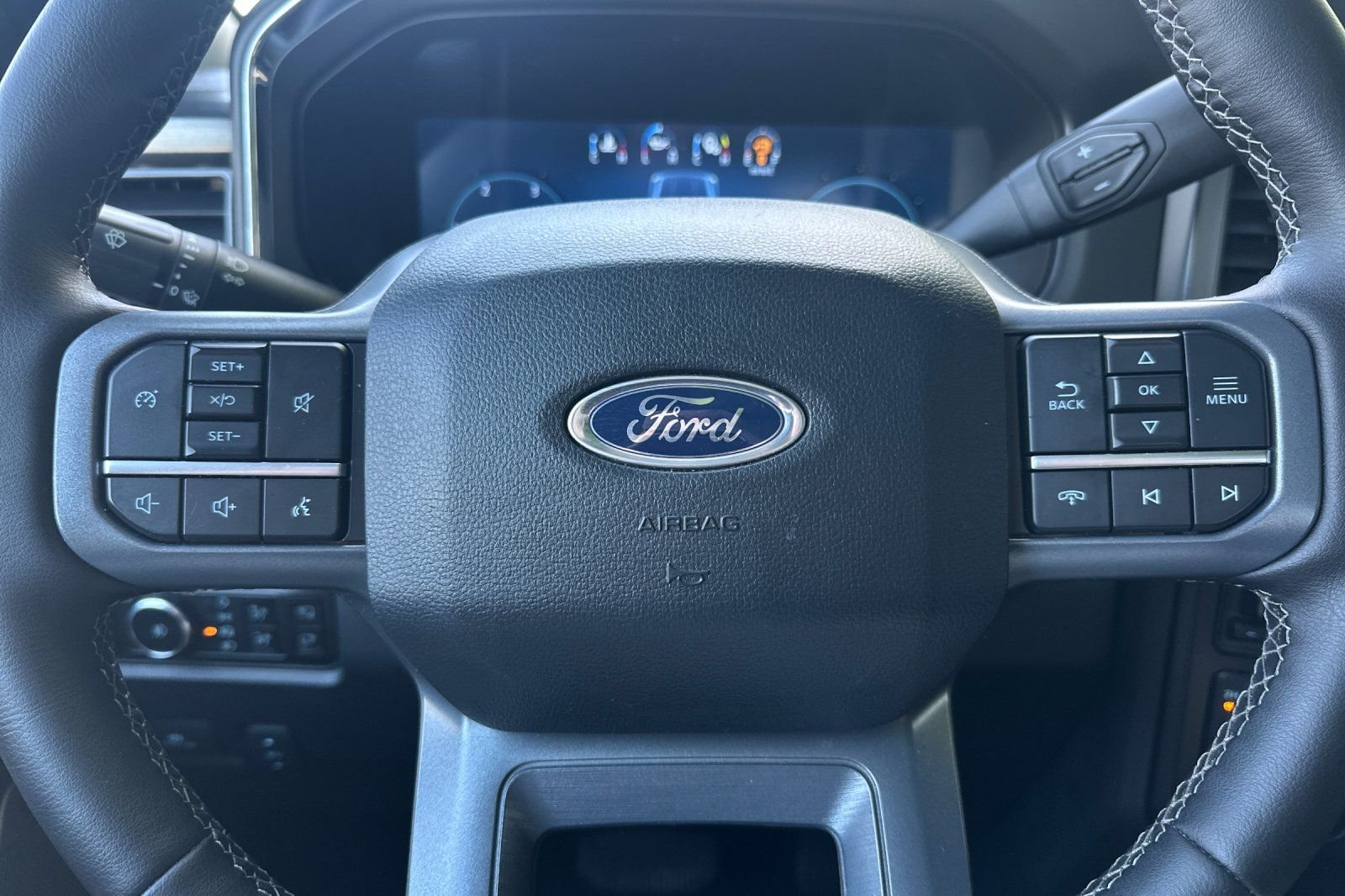 Used 2025  Ford Lariat image 22