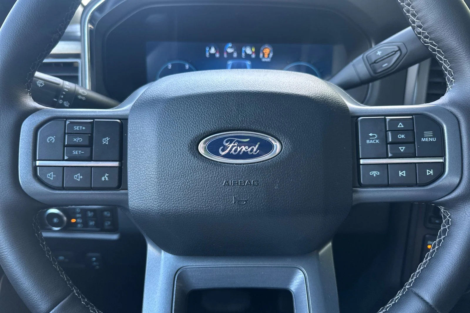 Used 2025  Ford Lariat image 23