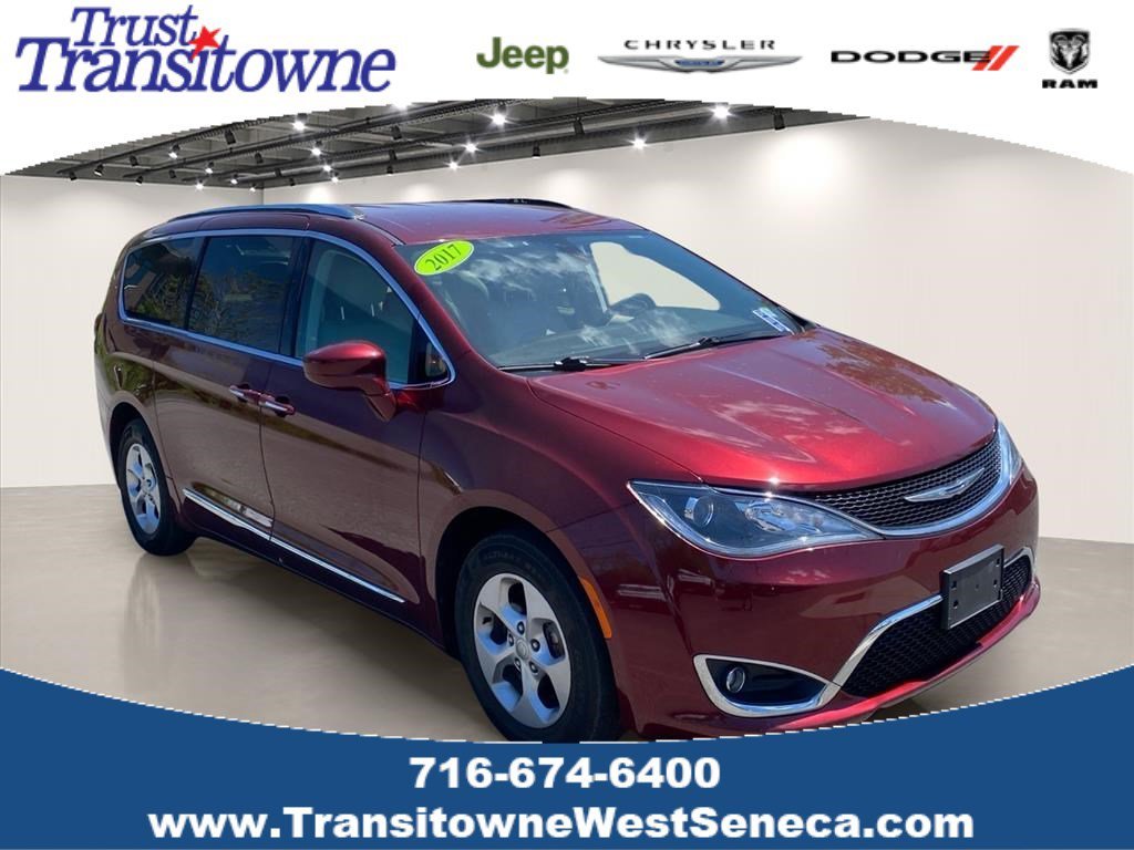 2017 Chrysler Pacifica Touring-L Plus's photo