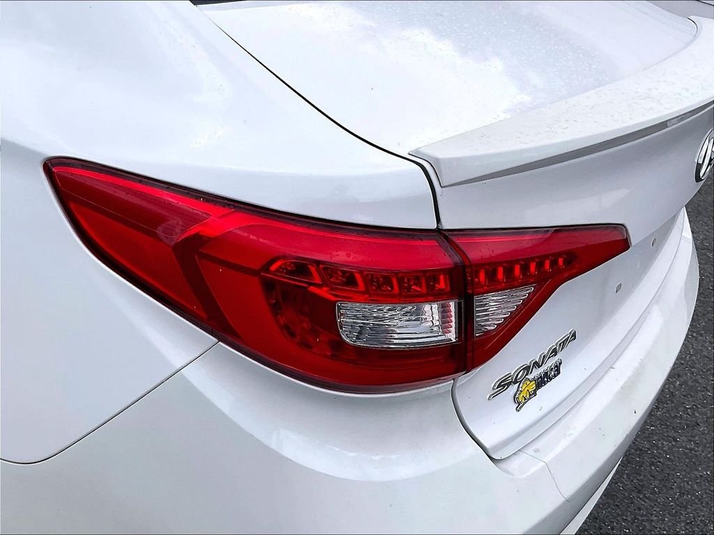 Used 2015 Quartz White Pearl Hyundai Sport 2.0T image 31