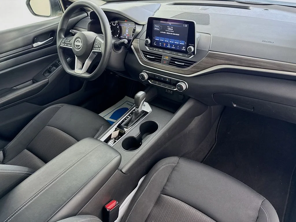 Used 2025 White Nissan 2.5 SV image 33