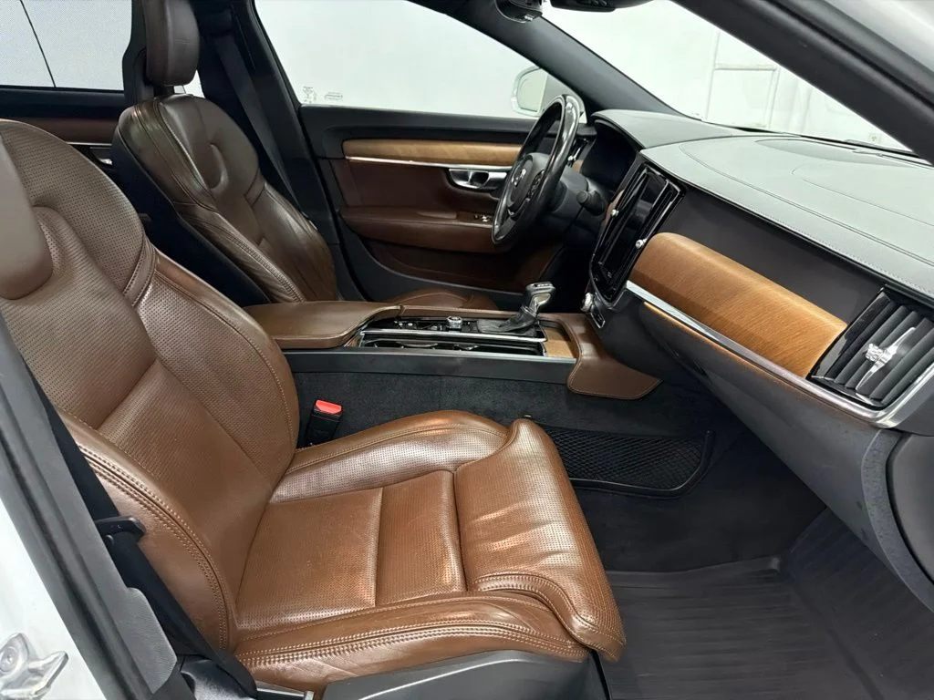 Used 2018  Volvo T6 Inscription image 30