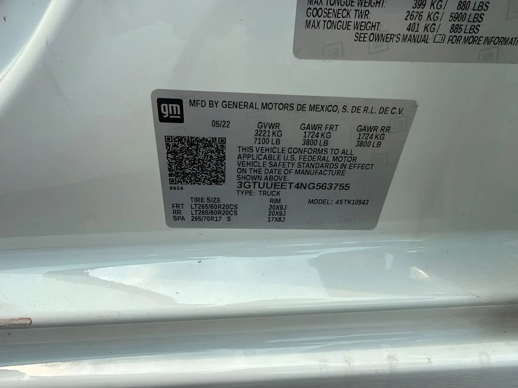 Used 2022 White GMC AT4 image 33