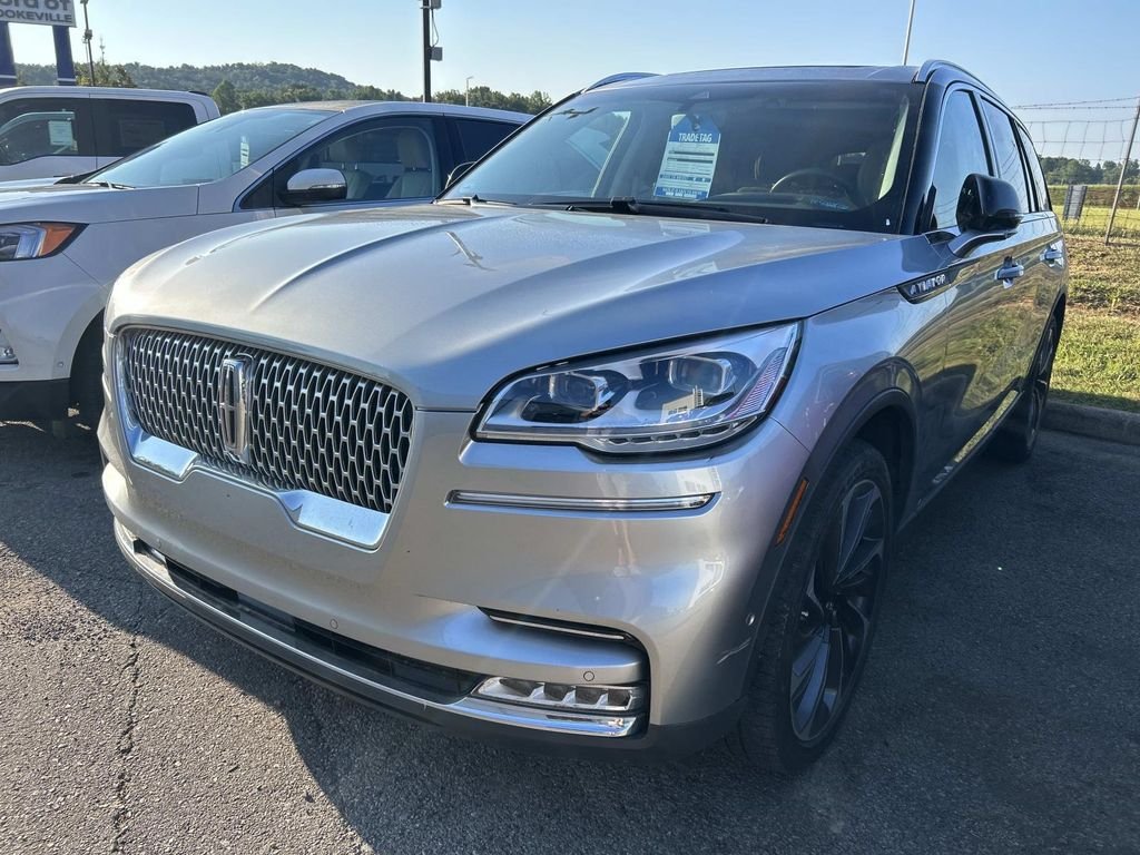 Used 2020 Radiance Metallic Lincoln Reserve image 5