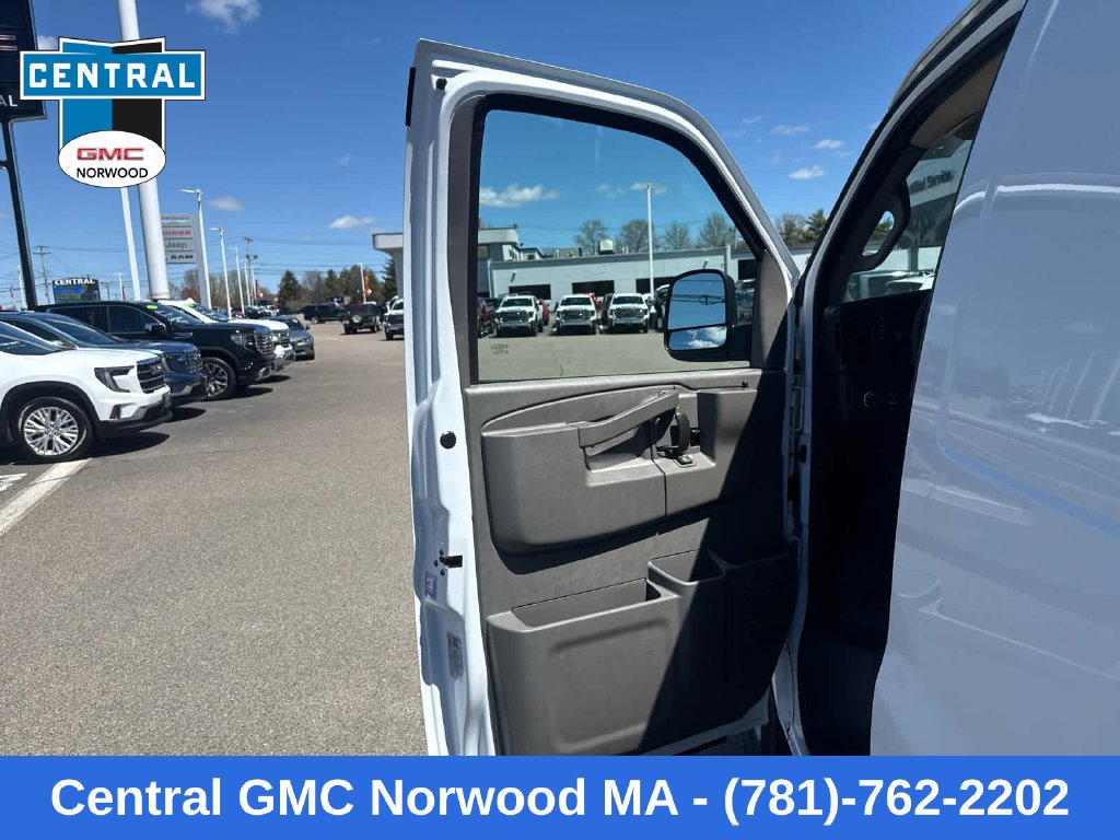 2026 GMC Savana Cargo Work Van - Photo 17