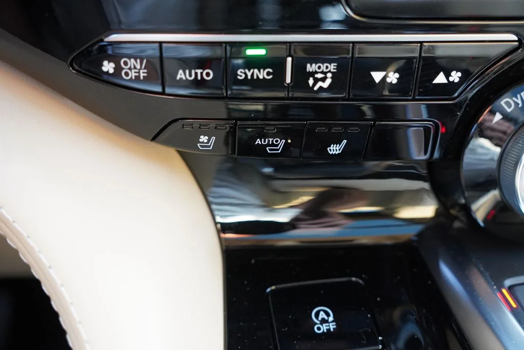 Used 2024 Platinum White Pearl Acura Advance image 32