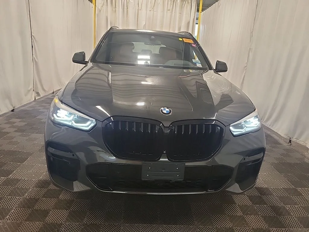 Used 2022  BMW xDrive40i image 3