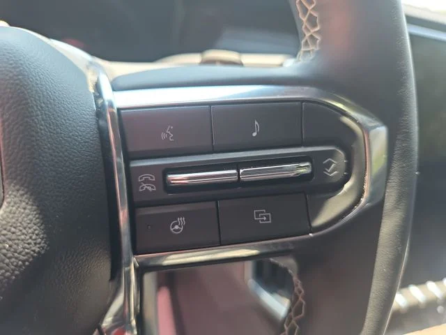 Used 2025 Silver GMC Denali image 20