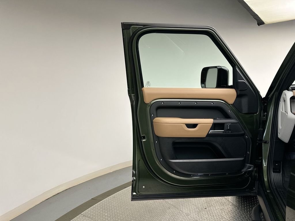 New 2026 Woolstone Green Metallic Land Rover S image 9