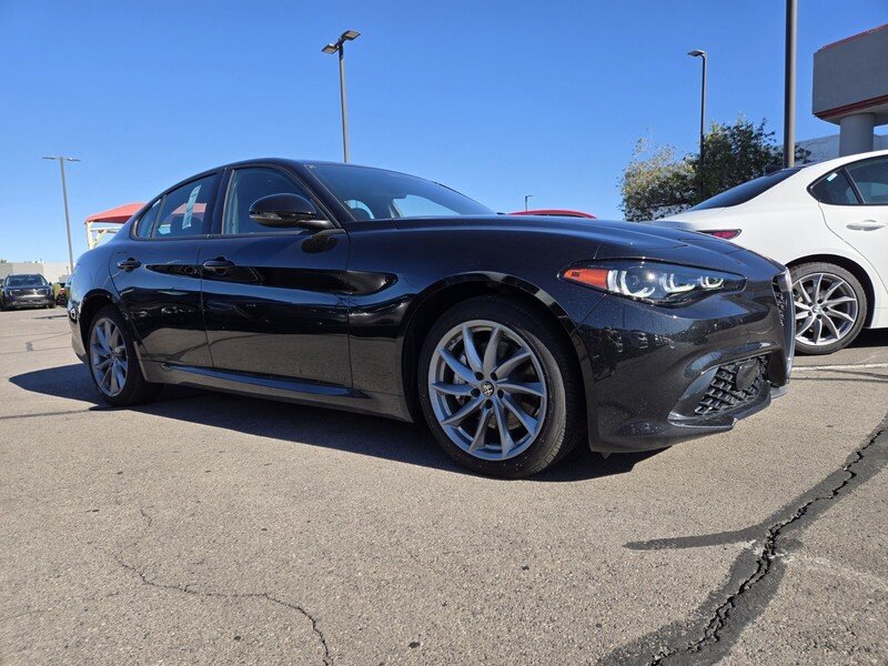 2025 Alfa Romeo Giulia Base - Photo 2
