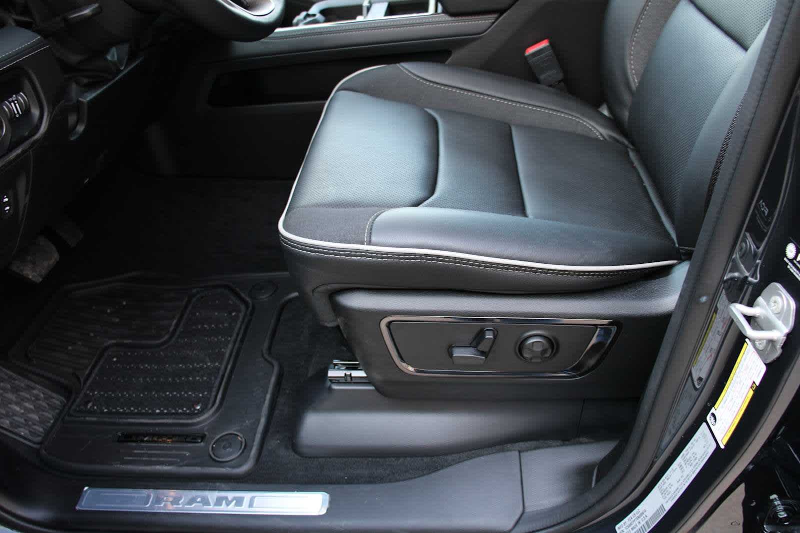 2025 RAM 1500 Limited - Photo 18