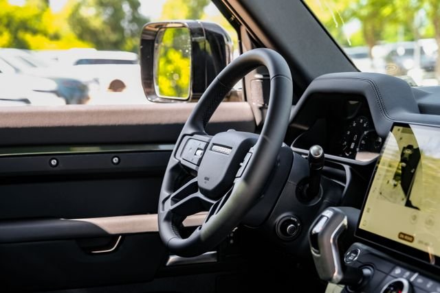 New 2026 Woolstone Green Land Rover S image 17