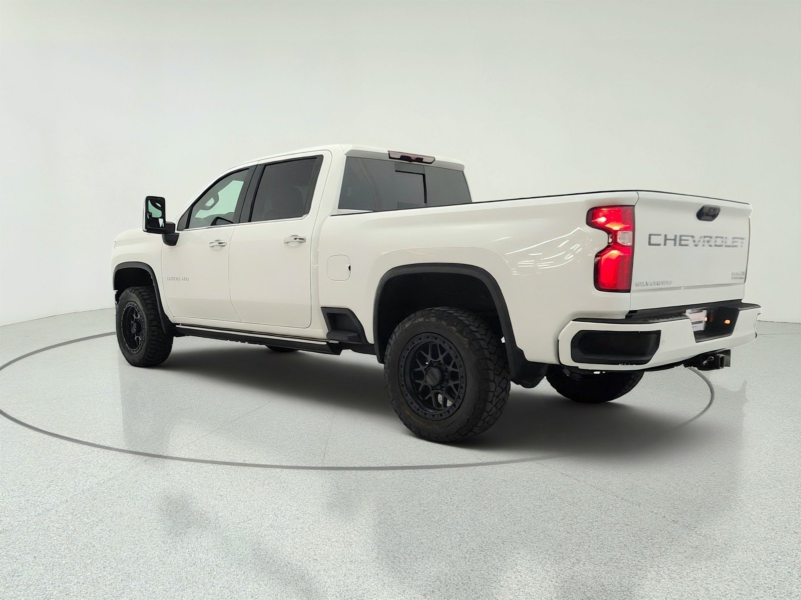 Used 2022 Summit White Chevrolet High Country image 7