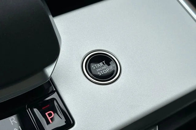 New 2026 Santorini Black Land Rover SE image 21