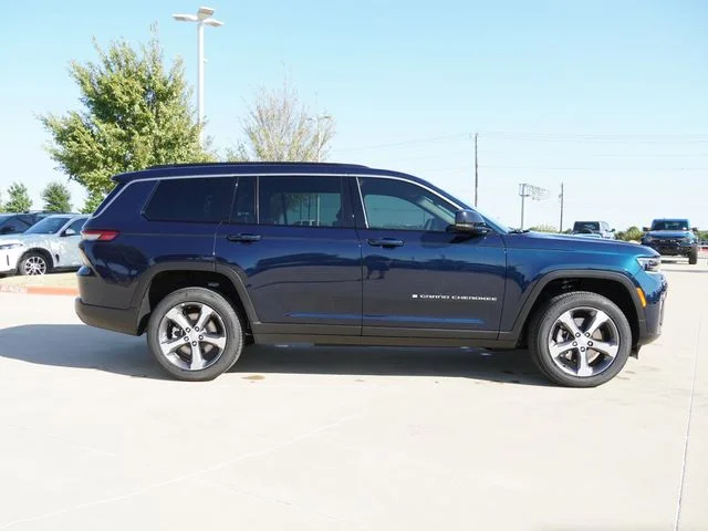 New 2026 Fathom Blue Pearl-Coat Exterior Paint Jeep Limited image 10