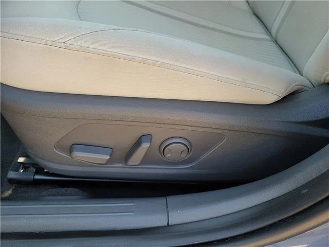 Used 2025 Aero Silver Hyundai SEL Front-Wheel Drive image 13