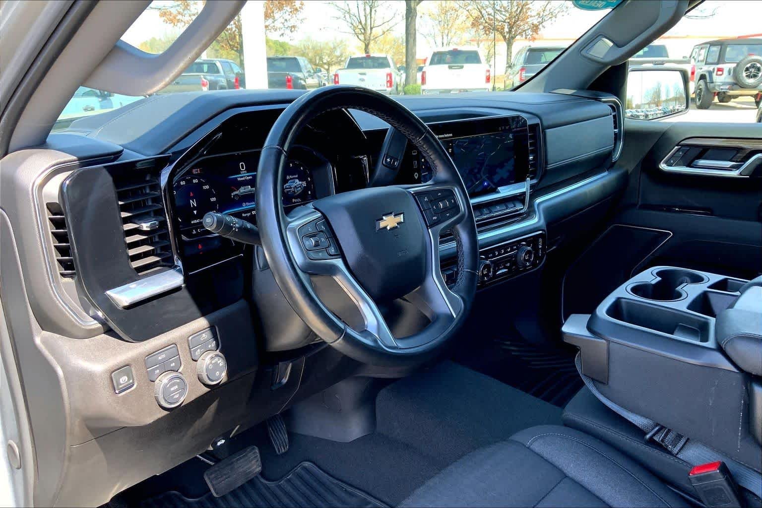 Used 2025 Sterling Gray Metallic Chevrolet LT image 29