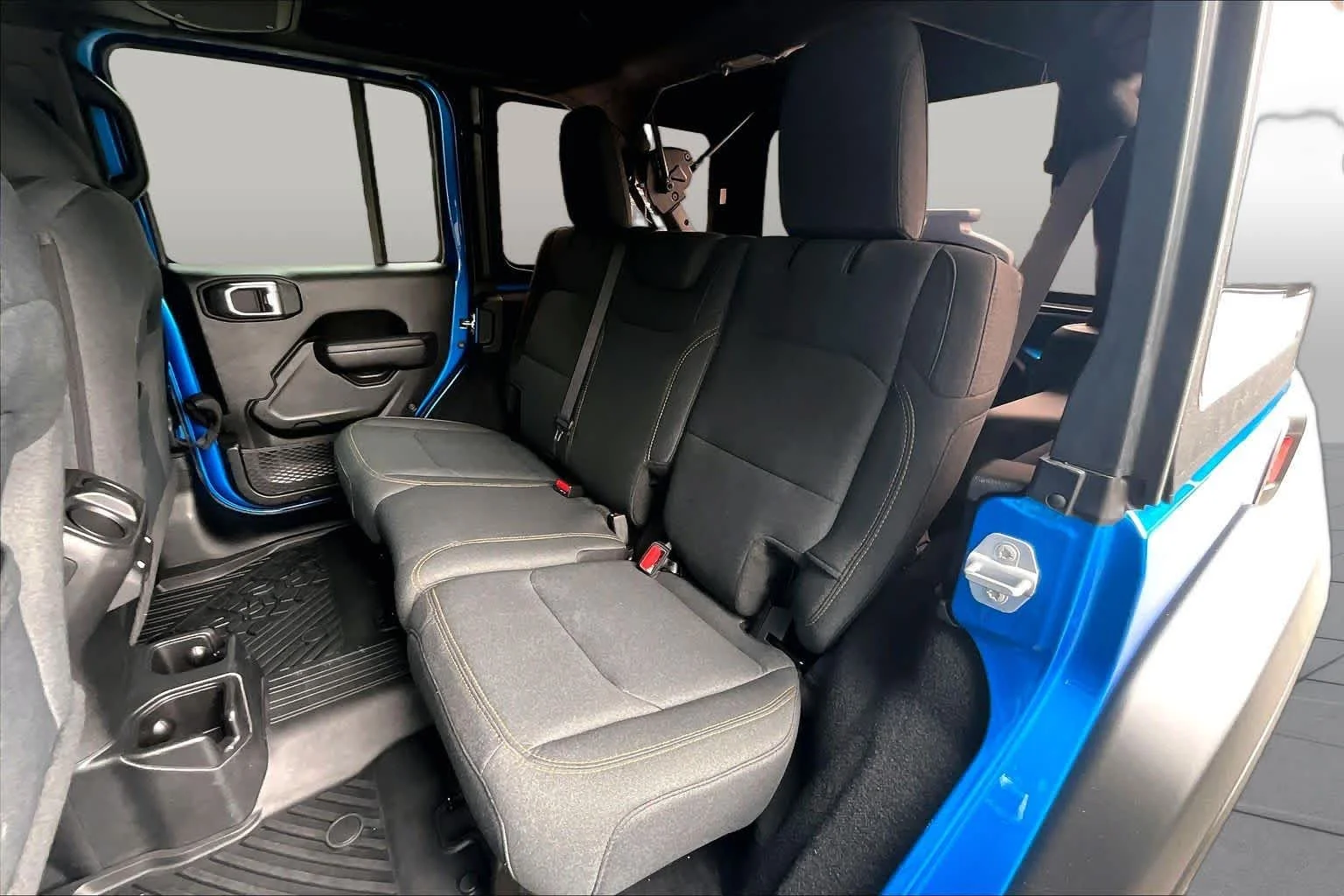 Used 2024 Hydro Blue Pearlcoat Jeep Sport S image 19