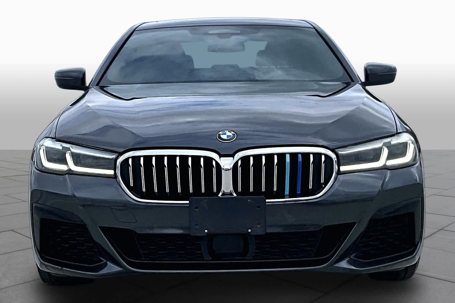 Used 2022 Dark Graphite Metallic BMW 540i image 3