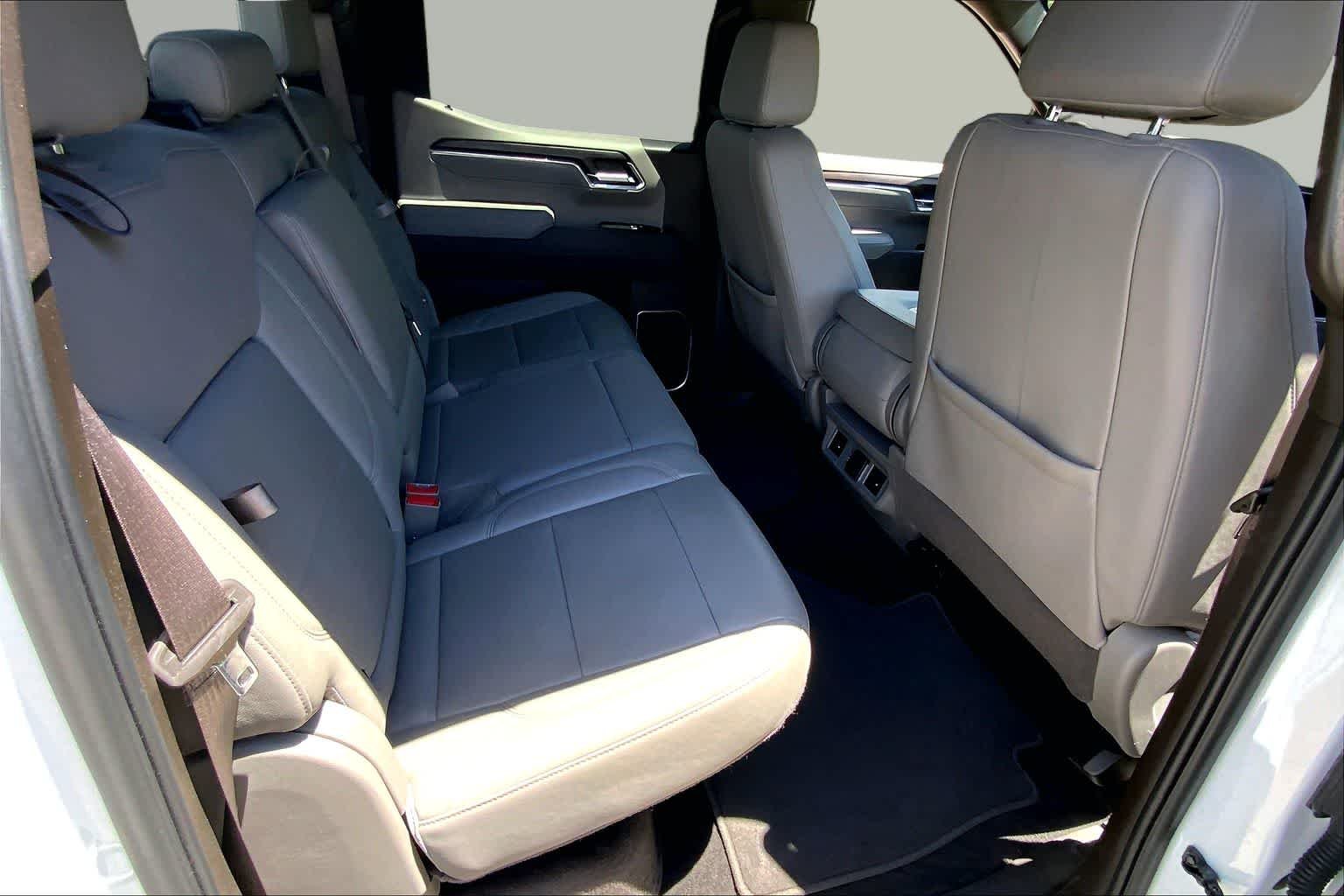 Used 2025 Summit White GMC SLT image 19