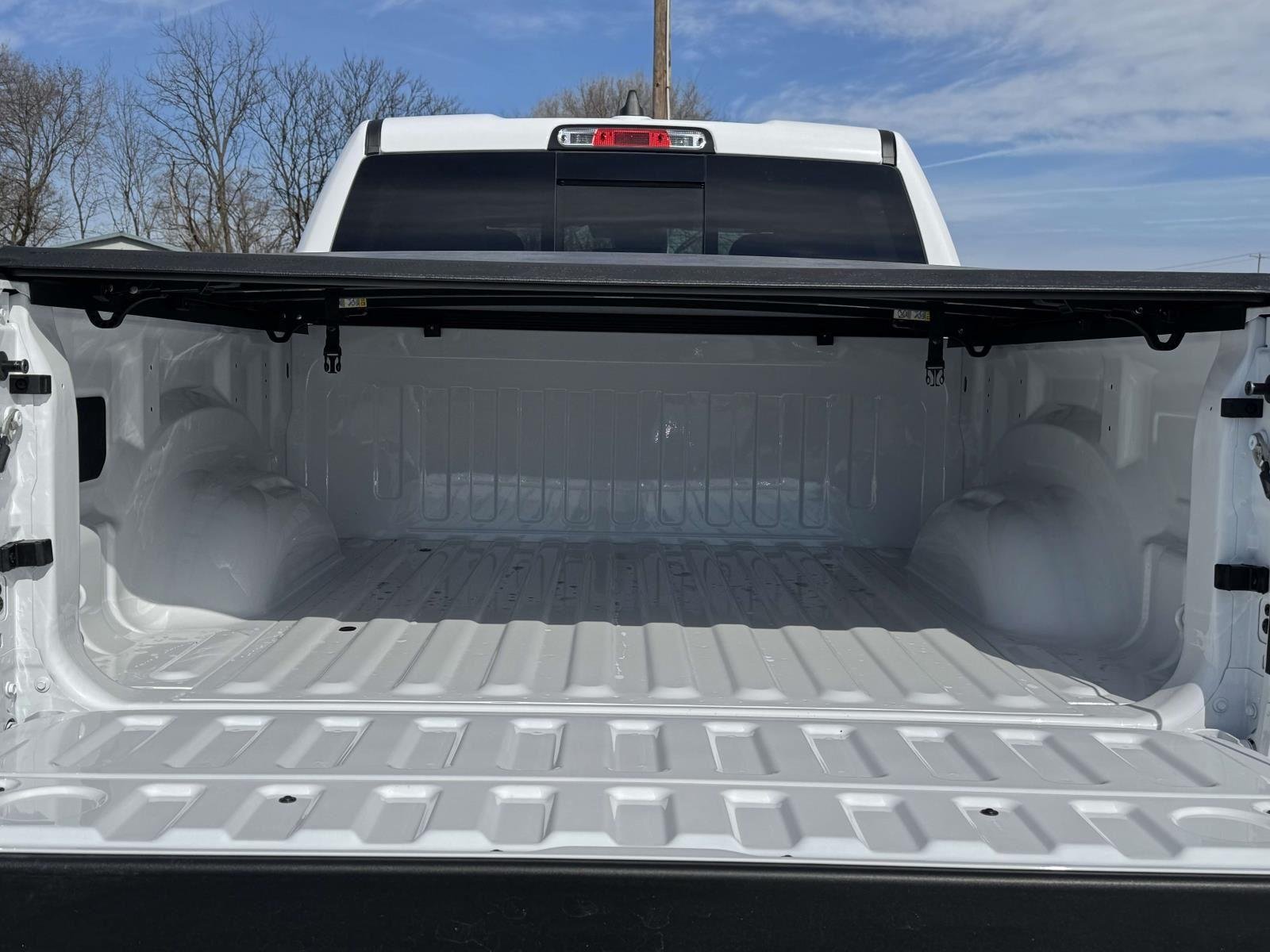 New 2026 Bright White Clear-Coat Exterior Paint RAM Big Horn image 18