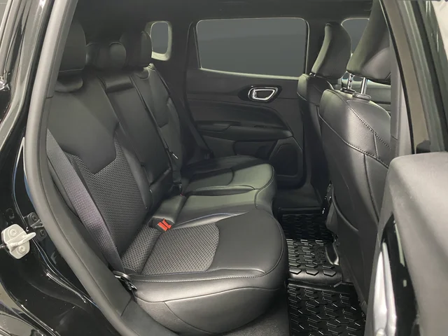New 2026 Diamond Black Crystal Pearlcoat Jeep Latitude image 33