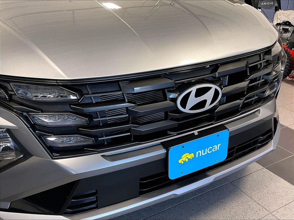 Used 2025 Silver Hyundai SE image 31