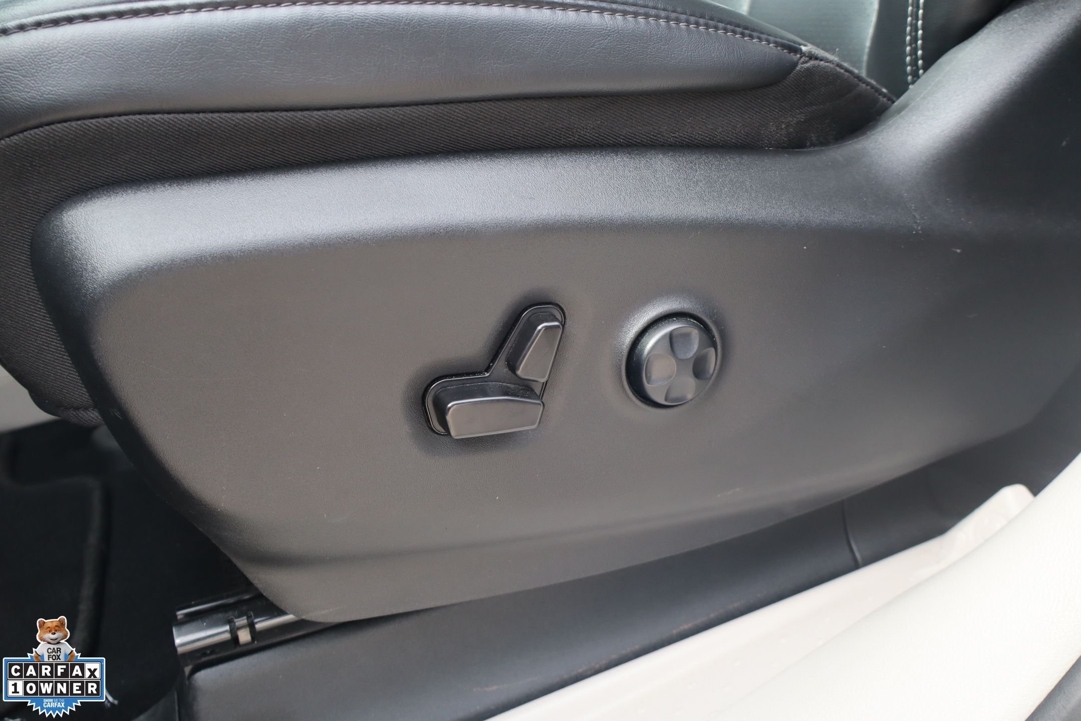 Used 2023 White Chrysler Touring L image 14