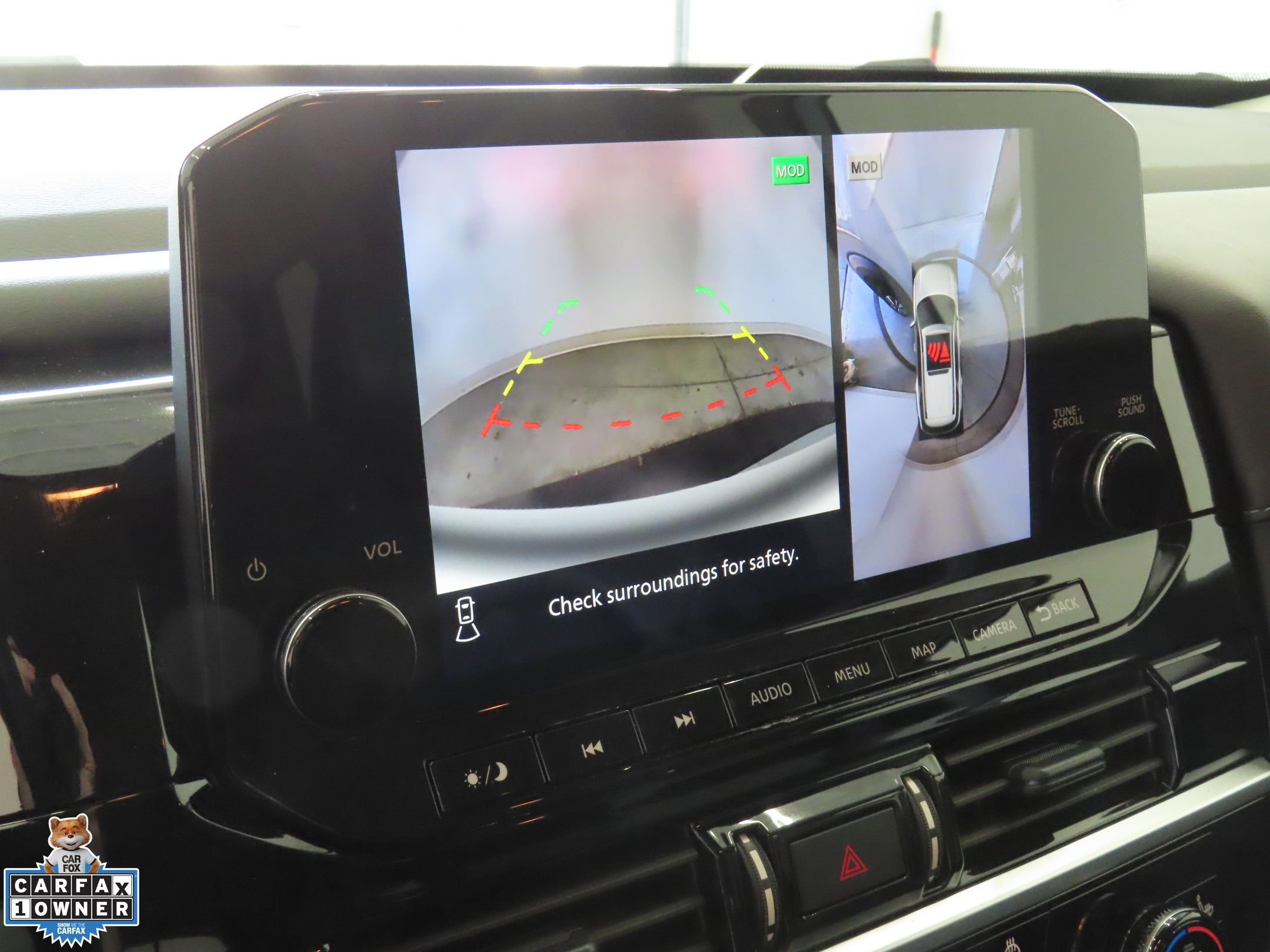 Used 2025 Silver Nissan SL image 19