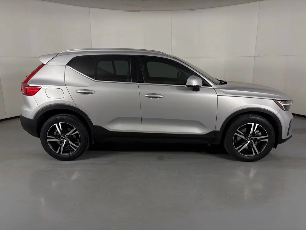 Used 2023 Silver Volvo Plus image 9
