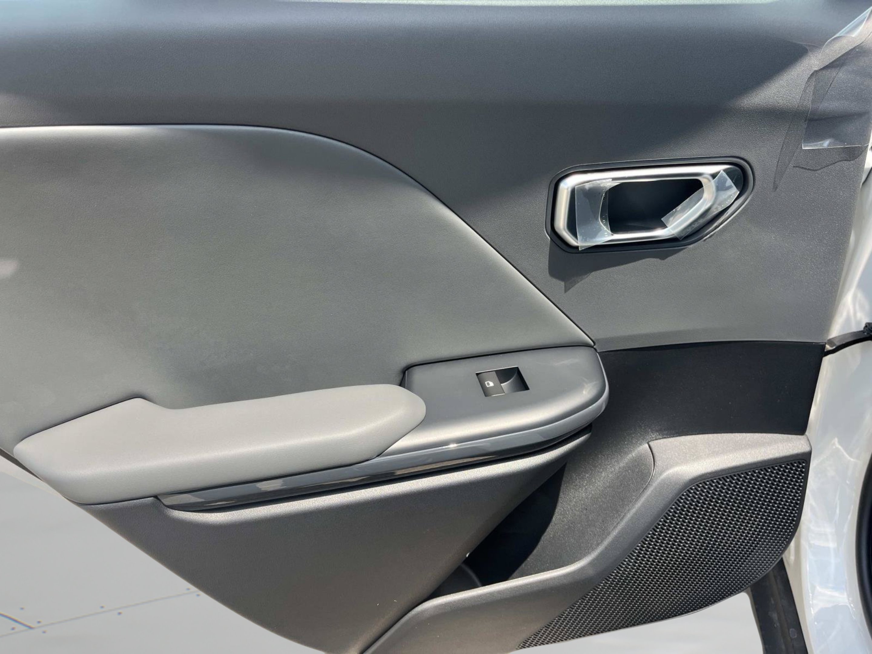 New 2026 Snow White Pearl Kia EX image 15