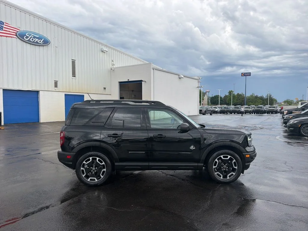 Certified Used 2022 Shadow Black Ford Outer Banks image 9
